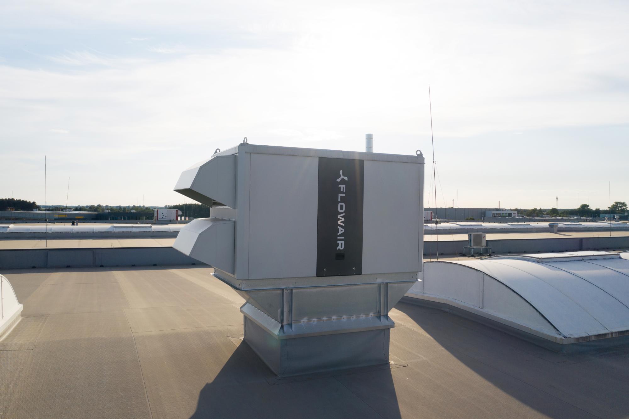 Rooftop FLOWAIR CUBE z nawiewnikiem wirowym na dachu obiektu