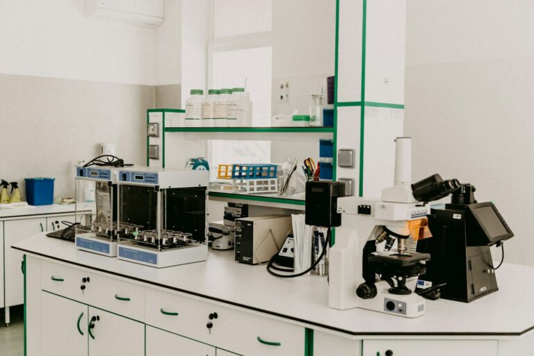 Ile powietrza musi odciągać dygestorium? Dobór wydajności i bilans laboratorium
