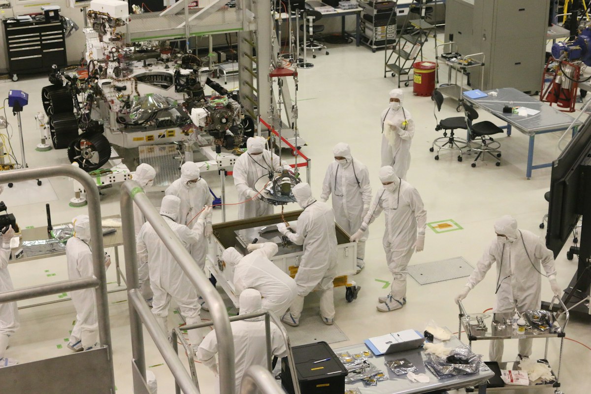 Klasy czystości ISO 14644 – jak dobrać wymagania dla cleanroomu?